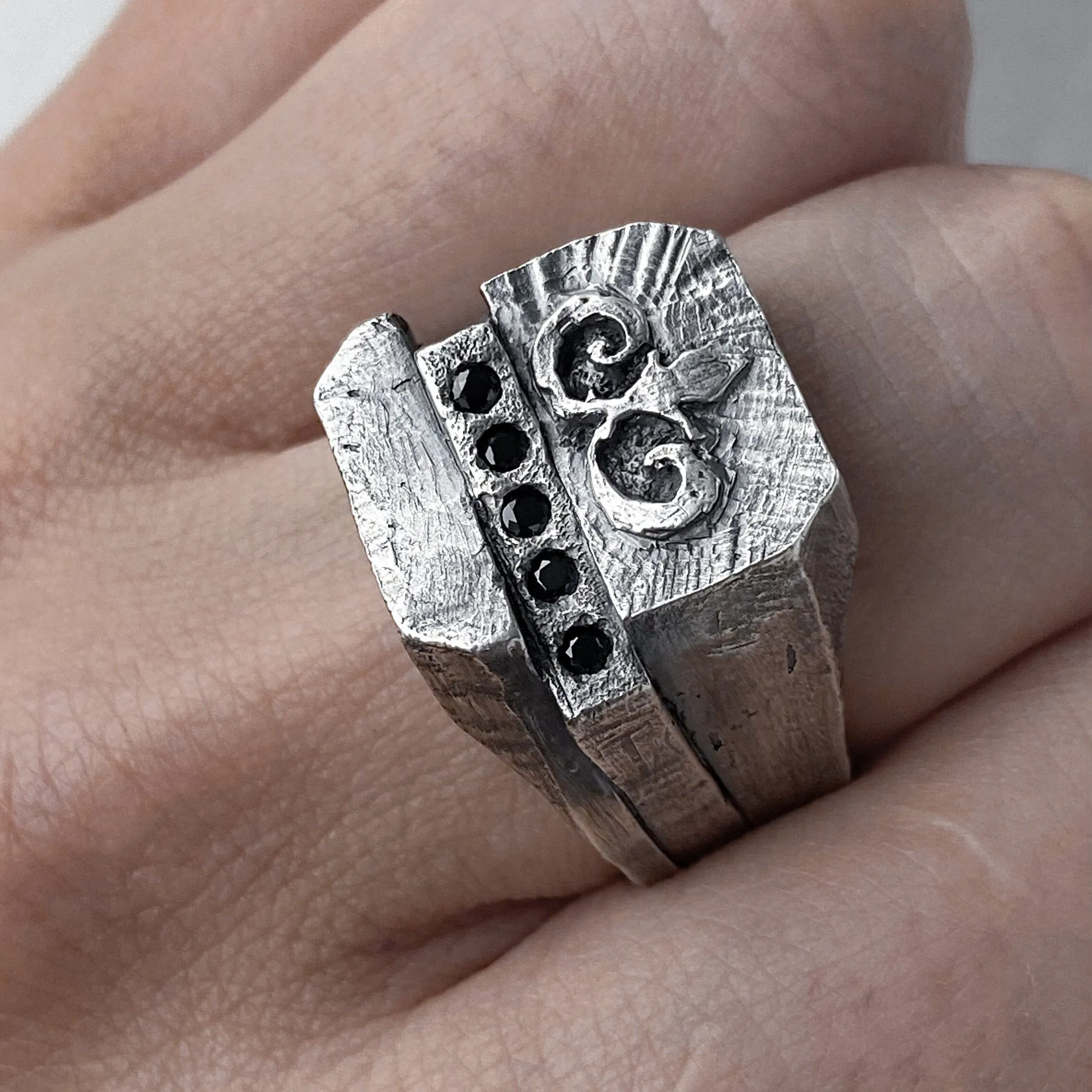 Babylon ring- textured square signet ring with five black diamonds