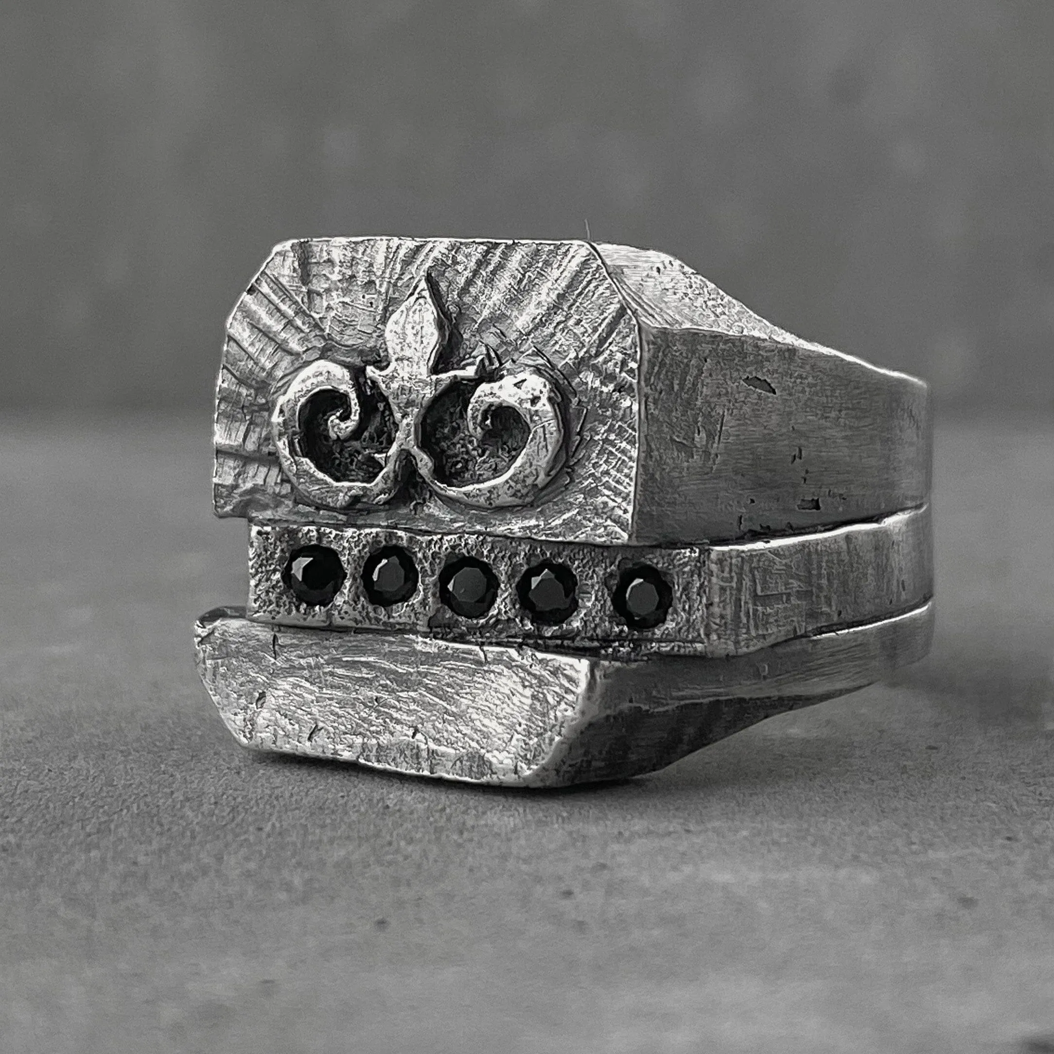 Babylon ring- textured square signet ring with five black diamonds