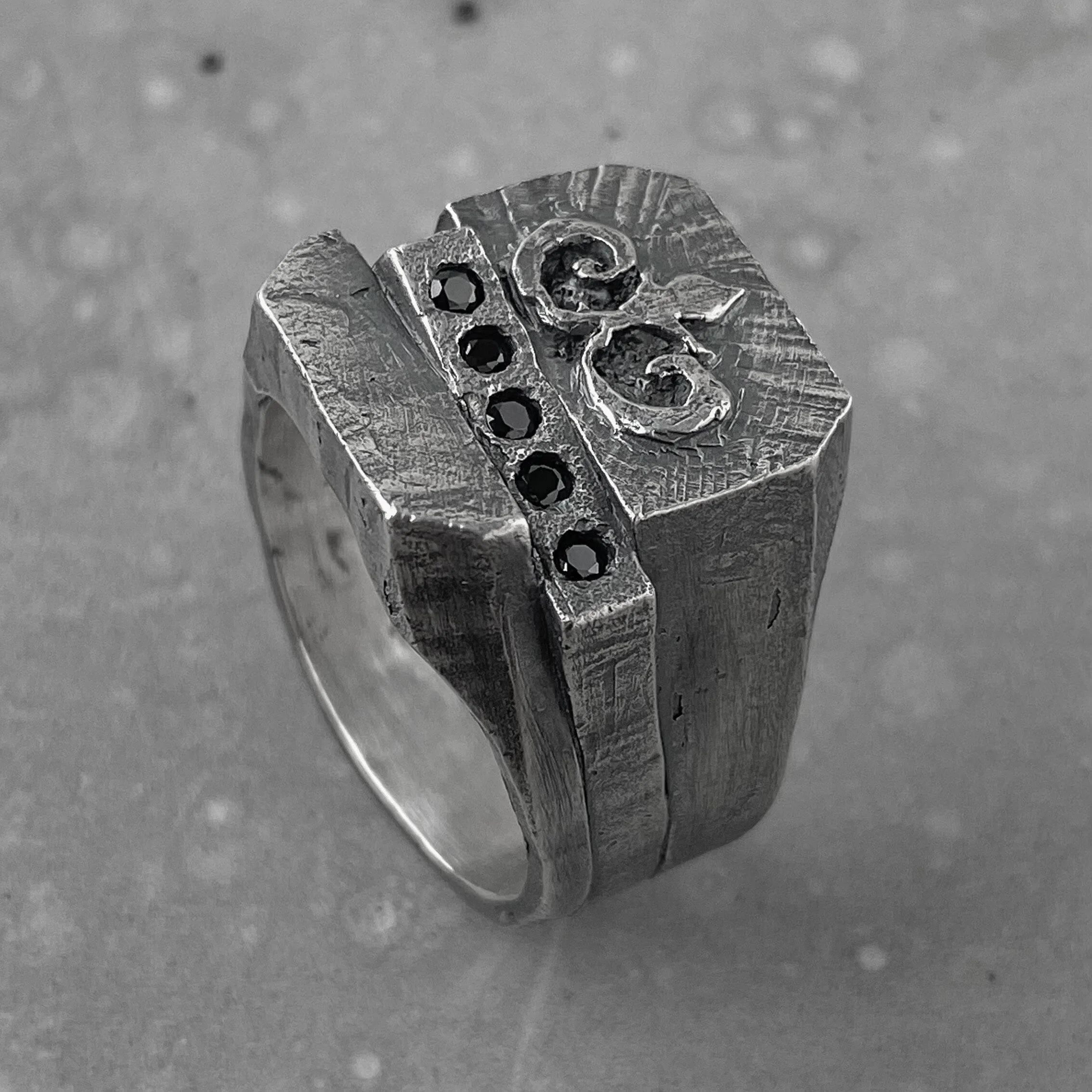 Babylon ring- textured square signet ring with five black diamonds